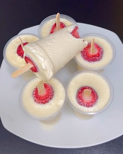 Con estos deliciosos helados conbinados de fresas sorprende a toda tu familia. | Recetas de Adela