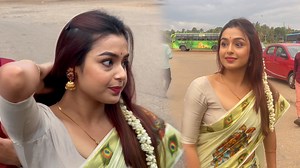 ആറ്റുകാൽ അമ്മയുടെ ദീപാരാധന തൊഴാൻ എത്തി ബംഗാളി നടി മോക്ഷ #Moksha #attukaltemple ~ED.21~PR.18~HT.24~ | Malayalam Filmibeat