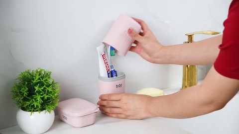 VITVITI Toothbrush Travel Case, Portable Travel Soap Container Leakproof Dish Tray, 7.88 inch Toothpaste Travel Toothbrush Holder with Cover for Trip/Bathroom/Camping(Pink)