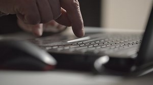 ältere Rentner mit zitternden Händchen Buchstaben: Stockvideos & Filmmaterial (100 % lizenzfrei) 1049164957 | Shutterstock