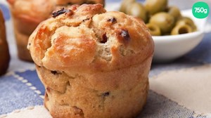 Cake aux olives au Camembert Le Rustique