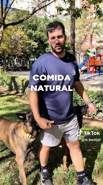 Cuando los expertos en entrenar perritos confían en Bestial, sabes que estás dándole lo mejor a tu perrete 💚 #adiestramientocanino #ComidaNatural #fyp #malinois
