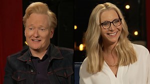 Everything Lisa Kudrow Is Allowed To Say About The "Friends" Reunion