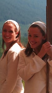 Jennifer Garner with her Elektra stunt double Shauna Duggins on the set of #DeadpoolandWolverine! Shauna has been her stunt double for the last 24 yrs!😲 #elektra #marvelstudios | MCU Portal