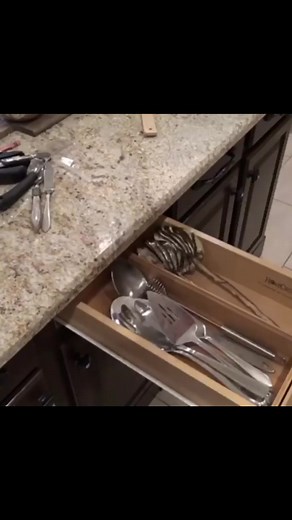 Organiza tu cocina🌸#organization #meinessenz #interiorlover #decor #interiorandhome #ideasdecoracion #design #kitchendecor #kitchenorganization by @farahjmerhi | Ｍｅｉｎｅ Ｅｓｓｅｎｚ