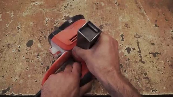 Forging damascus steel from an old chain and file!