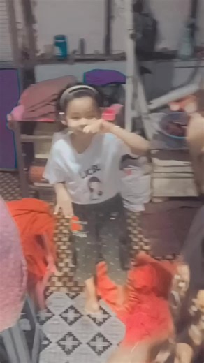 အမွှေစိန်လေး သည် TikTok ပေါ်တွင် ရှိသည်