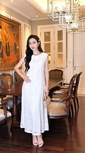 3.9K views · 19 reactions | Vẻ sang trọng bắt nguồn từ sự tinh tế và nhã nhặn. Đầm maxi ren tôn dáng, là lựa chọn lý tưởng cho nàng trong các buổi tiệc hay dịp quan trọng. _______ Đầm Ren Suông (SKU: D12998) #thoitrangtrungnien #swanlake #thoitrangnu #damsuong | Swanlake Vietnam | Facebook