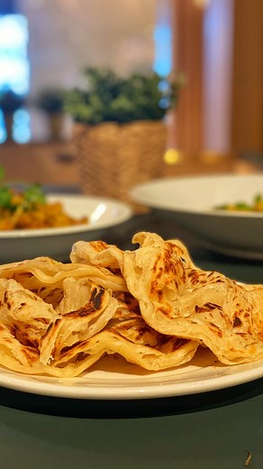 Perfect Roti Prata at home with our extremely manageable recipe - search 🔍 “roti prata” on www.communekitchen.com - sooooo crispy it’ll turn you into a prata critic 😜 P.S. Don’t be alarmed by the amount of oil that goes in there - it’s mainly to prevent the discs from sticking to each other :) Instead use quality oil like we did @papasgrove #food #foods #foodstagram #communekitchen #singaporecookingclasses #rotiprata #indianfood #indian #indianfood #sgindian #cooking #foodpics #foodlovers #foo