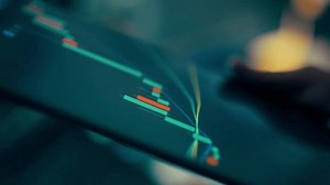 Bitcoin prix Crypto-monnaie cent graphique tablette : vidéo de stock (100 % libre de droit) 3973614889 | Shutterstock