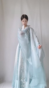 14K views · 195 reactions | Join us in appreciating the charm of traditional Chinese Hanfu! #Hanfu #ChineseCulture #Tradition cr: freshop.cotrang | Go Chengdu | Facebook