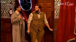 ADORO IL GENIO - MURDER, SHE WROTE! Si può sintetizzare una #commedia intera in pochi minuti? Loro possono. Guardare per credere. #adoroilgenio #27dicembre #commedia #comedy #humor #theplaythatgoeswrong #murdershewrote #teatro #sketch #commedia #gag #gags #sketches #videoviralシ #comico #humoringlese #britishhumour #thriller #giallo #omicidio #polizieschi #indagini #Mistero #delitto | Adoro il Genio