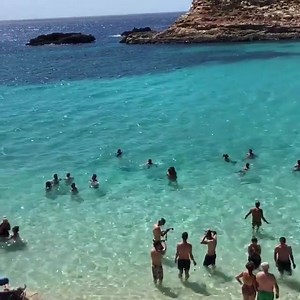 14K views · 829 reactions | Slap on the sunscreen! We're set for a hot and sunny weekend in Malta and Gozo with temperatures feeling as warm as 29°C | Bay Easy | Facebook