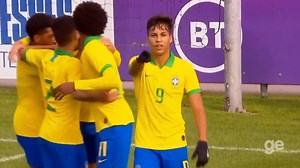 51K views · 2.2K reactions | Que golaço do meu #MeninoDaVila! Se liga na pintura que o Kaio Jorge fez no amistoso sub-17 entre Brasil e Austrália. Nosso santista marcou o terceiro gol da goleada da #SeleçãoBrasileira por 4 a 0!⁣  ⁣ Créditos: Globo Esporte | Santos Futebol Clube | Facebook