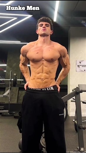 To train#aesthetic#muscle#motivation#posing#abs#chest#biceps#model#body#hunk#gym#workout#back#bulge