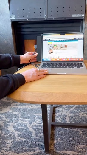 4.3K views · 603 reactions | For all the BOSS Babes This portable monitor is compatible with Windows/Mac/Android. It has a full 270 degree rotation and can even be detached & set up in portrait mode!! #Amazon #amazondeals #amazonprime #amazonfinds #travel #computer | Everything Envy | Facebook