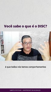 Você sabe o que é o DISC? É uma linguagem universal de comportamento criada por Willian Moulton Marston em 1928. Esse teste é usado para explicar o comportamento. É um instrumento altamente utilizado em muitas empresas. Segundo a teoria DISC, pessoas com estilos similares tendem a exibir características específicas de comportamento de quatro estilos em diferentes graus de intensidade. As iniciais “DISC” definem os quatro estilos de personalidade que podem ser traduzidos dessa forma: - Dominância
