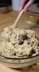 🌾🍪 Cowboy Cookies 🍪🌾 Packed with oats, chocolate, nuts, and coconut—these cookies are a cowboy-sized treat! Ingredients: • 1 cup (2 sticks) unsalted butter, softened • 1 cup brown sugar, packed • ½ cup granulated sugar • 2 large eggs • 1 tsp vanilla extract • 1½ cups all-purpose flour • 1 tsp baking soda • ½ tsp salt • 3 cups old-fashioned oats • 1 cup shredded coconut • 1 cup semi-sweet chocolate chips • 1 cup chopped pecans (or walnuts) Instructions: 1️⃣ Preheat oven to 350°F (175°C). Line