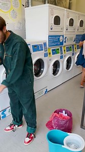 Laundromat Employee Shows Kindness | Genius Panda