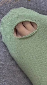 Tutorial menjahit lubang paling sat-set. #kaoskaki #kauskaki #menjahit #DIY #handmade #TutorialMenjahit #Darning #DIYIndonesia #TipsBermanfaat #SewingHacks #KerajinanTangan #SatisfyingVideo #MenjahitKreatif #RepairNotReplace #LifeHacks #JahitTangan #BelajarMenjahit | Oob Je