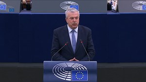 COMBINAT. Dezbatere în Parlamentul European, reunit la Strasbourg, pe tema prețului ridicat la energie, care afectează producția Combinatului Siderurgic la #Galați. Europarlamentarul Dan Nica a readus în discuție problemele cu care se confruntă combinatul gălățean. "La Combinatul de la Galați, oamenii produc oțel, nu lingouri de aur, a spus Dan Nica, liderul Delegației S&D în Parlamentul European, astăzi, în cadrul unei noi intervenții pe tema prețurilor mari la energie. Dan Nica i-a cerut vicep