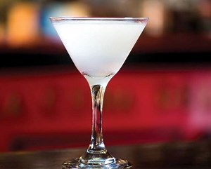 This week, Cocktail Club host Jackson Cannon caught up with guest bartenders Jared Sadoian and Kyisha Davenport. They talked about the local bar scene, and made three different drinks: a classic daiquiri, a hemingway daiquiri, and a rum tonic ritual. Recipe Rum Tonic: https://www.boston.com/community/cocktail-club/2021/12/29/rum-tonic-recipe-toast/ | Boston.com | Facebook