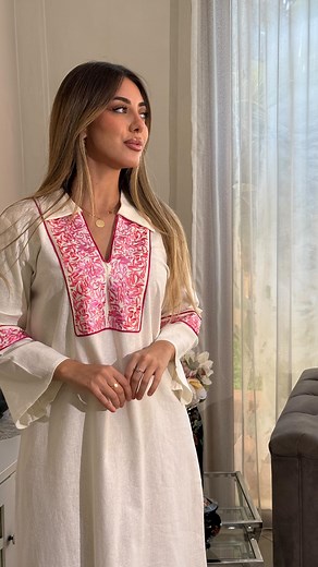 🌙 RAMADAN COLLECTION 2025 🌙 ⚜️Robe arabesque ⚜️ Robe d’hôtesse en lin ornée de calligraphie arabe élégante au niveau du col et des manches, alliant raffinement et authenticité. Taille standard ✨ ⚜️quantité limitée ⚜️ #robe#alger#eid#instagram#newcollectionn #algerie #femme #robedhotesse #mariage #caftan #robe #eidcollection #eidoutfit | Maryama Couture