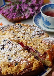 30K views · 270 reactions | Crumble cake with berries, a delicious...