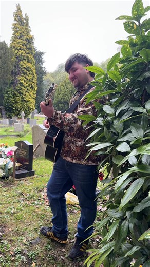 It has been an emotional weekend with the Terrible Titties, a Chapel full of breast cancer survivors 💞💓💗💕 This was their third retreat with us and they were so saddened to learn of Mikey’s passing, that they brought pink flowers and asked if they could place them at Mike’s grave 💕💗💞💓🌸 It’s a great comfort to us all that Mike’s grave is directly opposite The Red and accessible to all… We love that you all come to visit and pay your respects 🙏 Dylan & Evan take great comfort from popping