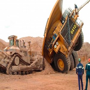 4.5K views · 82 reactions | World Dangerous Dump Truck Operator Skill - Biggest Heavy Equipment Machines Working #Skill #Truck #BiggestHeavyEquipment | Interesting World | Facebook