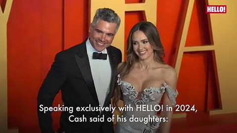 Jessica Alba poses in nothing but bubbles in intimate bathtub selfie