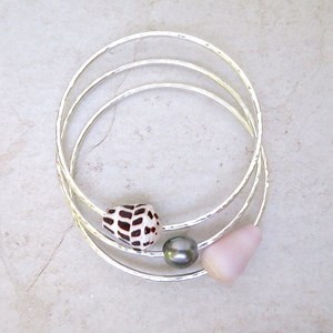 Hammered Sterling Silver Bangle Bracelet: Tahitian Pearl & Hawaiian Shells - Etsy