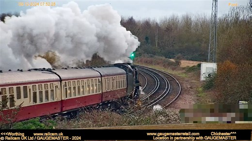 🚂Morning steam on the West Coastway Line, as Locomotive Services Group West Country Class No. 34046 'Braunton' leads the #SaphosTrains Bath Christmas Market Express, #Class47 D1924 'Crewe Diesel Depot' on the rear. Gaugemaster Controls | Railcam
