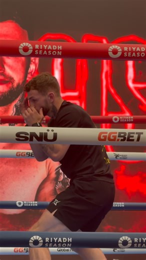 JAMES FRANCIS BEGINS THE OPEN WORKOUT AT BOXPARK WEMBLEY!👀🔥 #UsykDubois2 #Undisputed | Boxing Now