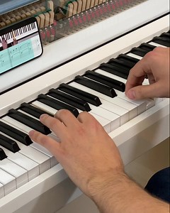 Learn piano with the songs you love 🧡 🎶 | flowkey