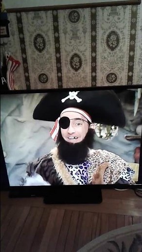 Patchy the pirate and potty the parret argue about spongebob squarepants