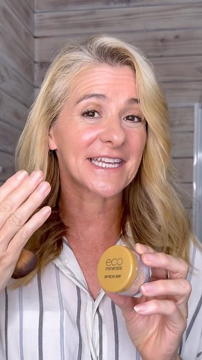 A beautiful review from the stunning Tracey. “I have just started using Eco Minerals Dewy Flawless Foundation & my skin has changed. I can pop this on straight over my moisturiser & it doesn’t clog pores or go cakey. The upside is I don’t need to worry about it going into my wrinkles & making them worse!” Our powders are designed to sit on the skin in a way that allows you to go about your day without having to worry about cracks, sensitivities & gradual dryness. With a natural SPF of 24 you can