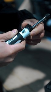 Tool torque 🪛 Watch the Draper Expert Torque Screwdriver effortlessly tighten screws to perfection, thanks to its precise 1-5Nm torque range. Get the job done right every time! https://bit.pulse.ly/pexw7eq952 #DraperTools #Torque #AutomotiveTools | Draper Tools