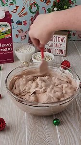 Hot chocolate season is here, why sip when you can dip? 😍 This Hot Chocolate Dip is the perfect treat for cozy gatherings and joyful celebrations. 📷: @sugarandsoulco | Oakhurst Dairy