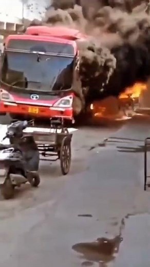 Delhi bus caught fire see in video cng bus completely in fire