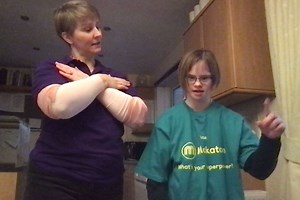 The Beaver Scout Promise in Makaton as requested by Richard, Lesley and Oliver. Richard Hirst @Rosalind Bardon | Jo Bryenton Makaton Tutor