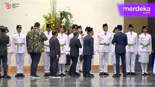 21K views · 191 reactions | Sosok Canavaro Paskibraka Papua Selatan Bikin Langkah Jokowi Terhenti Berbincang Panjang | MERDEKA.com | Facebook