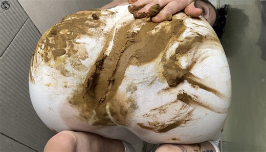 Enormus turd on my white leggins