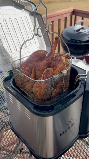 Deep Fried Turkey Halves #turkey #turkeytime #turkeyday #meat #foodielife #cookingathome #heathrilesbbqproducts #food #heathrilesbbq Heath Riles BBQ Masterbuilt | bentley.bbq