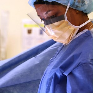 While the number of female doctors and medical students continues to climb, there’s one area where they’re still largely absent: the OR. But why? 🎥 https://bit.ly/3JBRbd6 Watch as three women describe their journeys to becoming surgeons, what unique traits they believe women bring to this specialty, and what needs to be done to break barriers for future women in medicine. #NationalWomenPhysiciansDay | Northwell Health