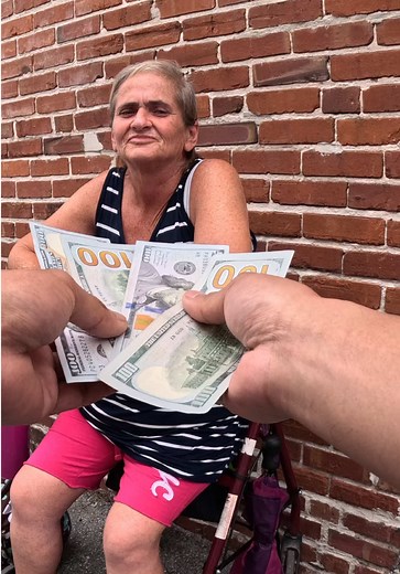 I sleep at the park — homeless teen story of kindness and money
