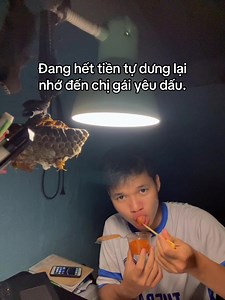 Đang hết tiền thì nhớ chị gái: clip hài mô hình tổ ong