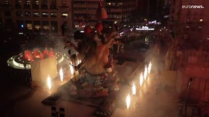 شاهد: كما في كل عام.. فالنسيا تختتم مهرجان لا فالاس بإحراق منحوتات ملوّنة