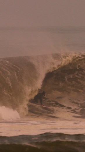 9K views · 208 reactions | Una ola de @aduramatriain en el desierto de Namibia   @josepostigo @twinmediahouse Mira el viaje de @miguelcastrillon_ y @aduramatriain a Skeleton Bay en surfinglatino.com #SurfingLatino #SkeletonBay #Namibia #Barrelsforbreakfast | Surfing Latino | Facebook