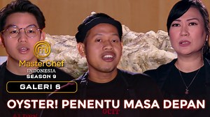 GALERI 6 | Part 9 ==================== Ocit, Alden, dan Mei-mei harus berjuang di pressure test, mereka bertiga harus dikejutkan dengan bahan yang diberikan oleh ketiga juri. Oyster mereka harus mengolah bahan premium tersebut menjadi suatu hidangan yang mewah dan lezat. ======================================= Tonton lagi Masterchef Indonesia Season 9 di RCTI lengkap, melalui link berikut: https://bit.ly/348yO9z Saksikan MasterChef Indonesia Season 9 tiap Sabtu dan Minggu Pukul 17.00 WIB bersama